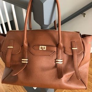 Large tote bag/weekender bag. In color Brown. In very good condition!